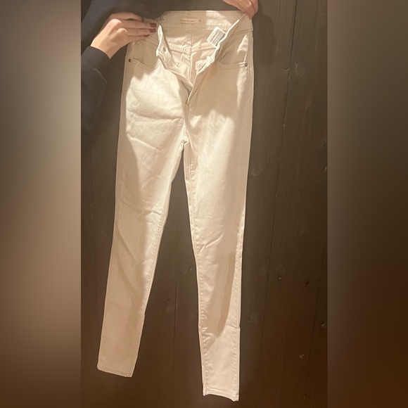 These are creme Levi pants - Picture 3 of 3